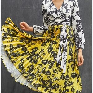 Women’s Delfi Collective Floral Midi Dress!!